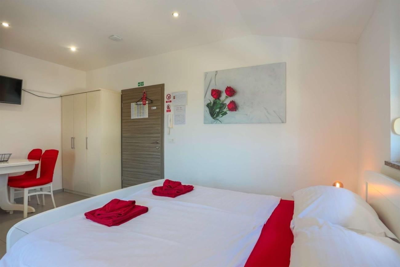 Valbandon Villa Vita Apartments & Studios With Common Pool מראה חיצוני תמונה
