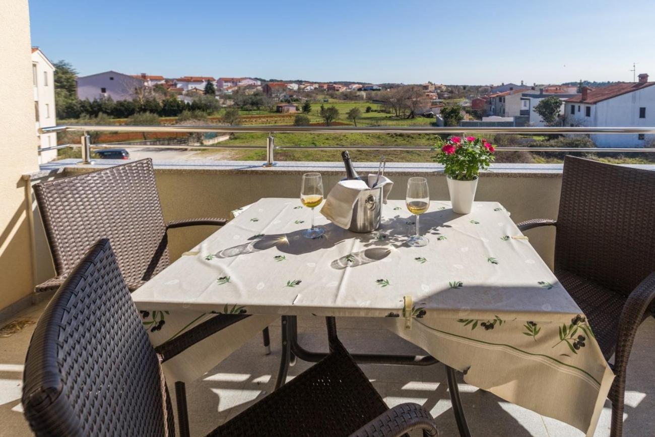 Valbandon Villa Vita Apartments & Studios With Common Pool מראה חיצוני תמונה
